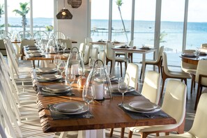 2 restaurantes: opção de café da manhã, almoço e jantar