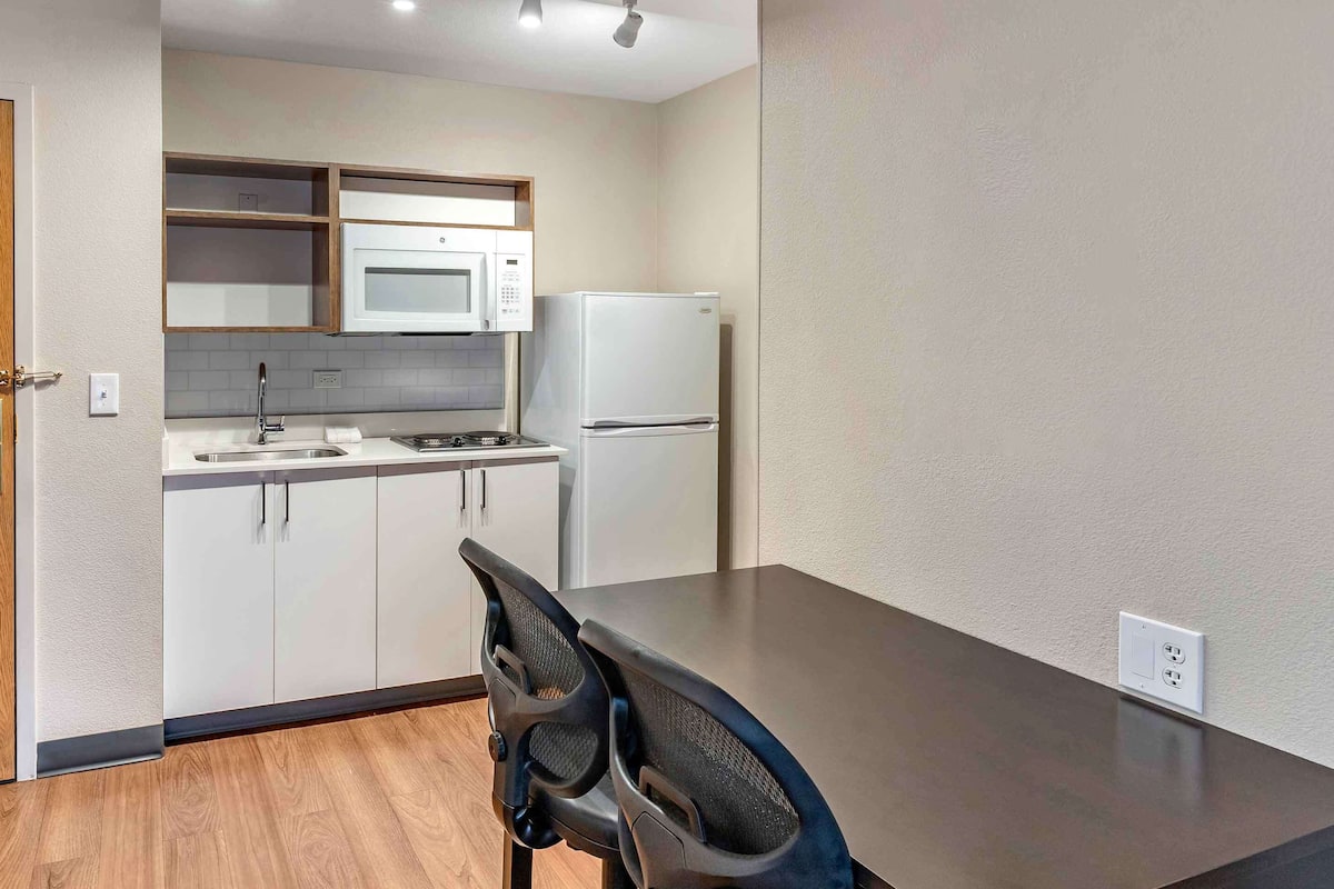 deluxe studio | private kitchen | fridge, microwave, stovetop, coffee/tea maker