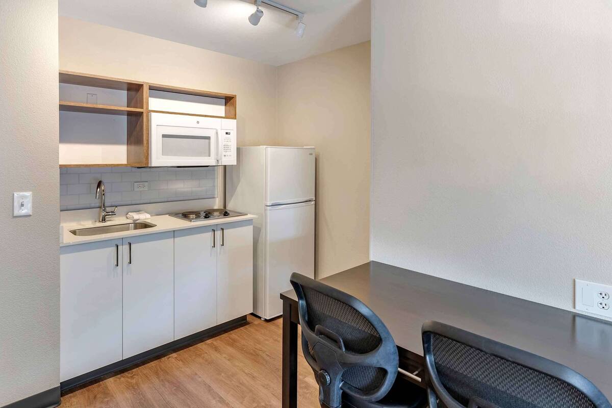 studio | private kitchen | fridge, microwave, stovetop, coffee/tea maker