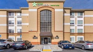 A hotel with a large entrance, multiple floors, and a sign for Extended Stay America Premier Suites.