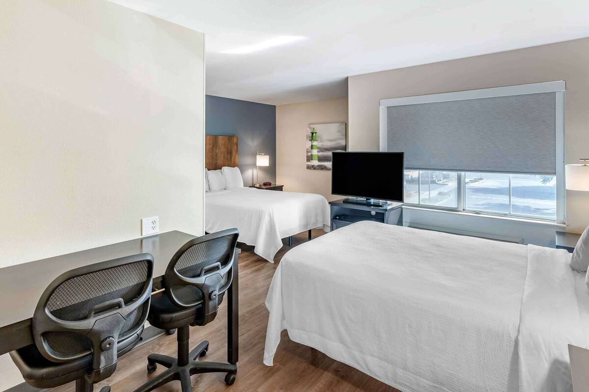 studio | premium bedding, desk, iron/ironing board, free wifi