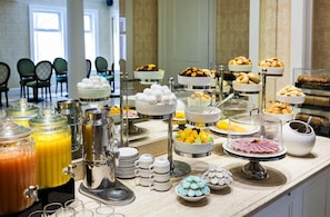 Free daily continental breakfast