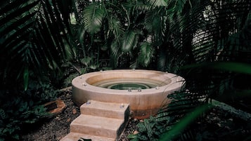 Deluxe Room | Private spa tub