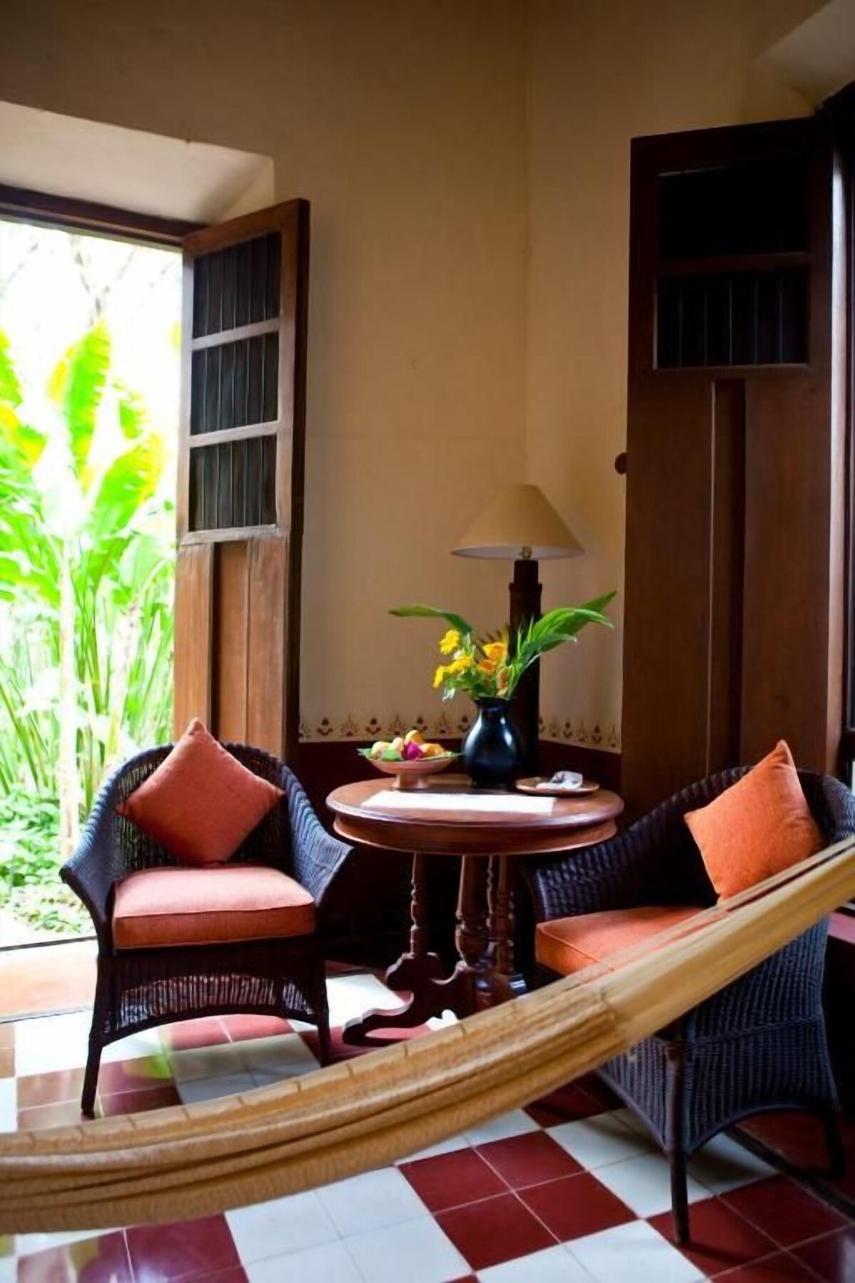 Hacienda Santa Cruz Hotel & Spa massage table with bath tub on the corner