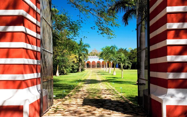 Property entrance - Hacienda Santa Rosa de Lima (Santa Rosa)
