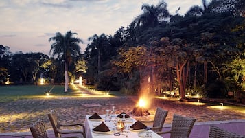 Breakfast, lunch, dinner served; international cuisine, pool views