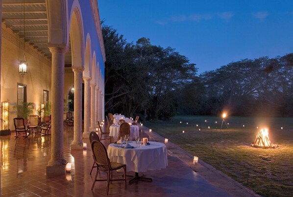 Breakfast, lunch, dinner served; international cuisine, pool views 