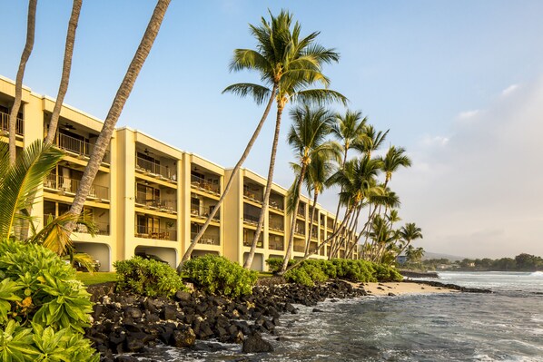 Overlooking the ocean, this hotel offers stunning views from its beachfront balconies.