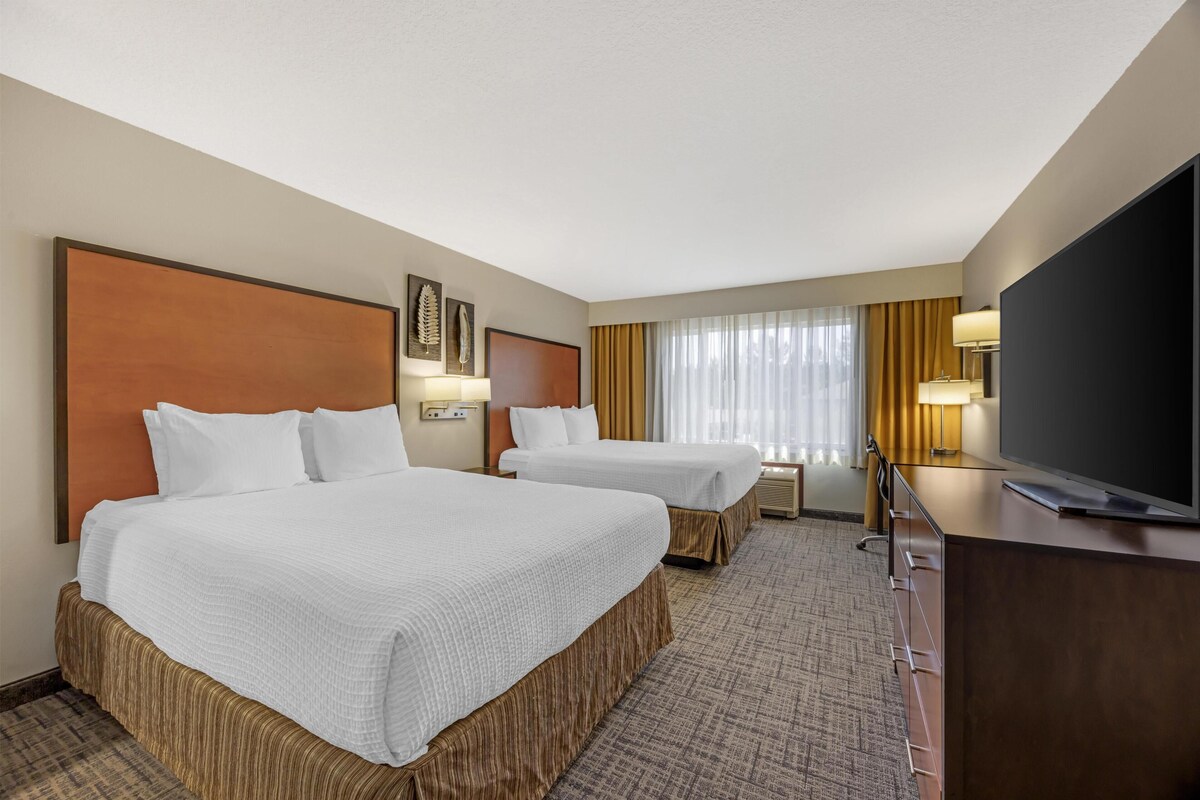 Suite, 2 Queen Beds, Non Smoking, Refrigerator & Microwave (with Single Sofabed) | Pillowtop beds, blackout drapes, iron/ironing board, high-speed internet