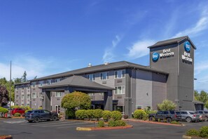 Exterior - Best Western Cascade Inn & Suites (Wood Village)