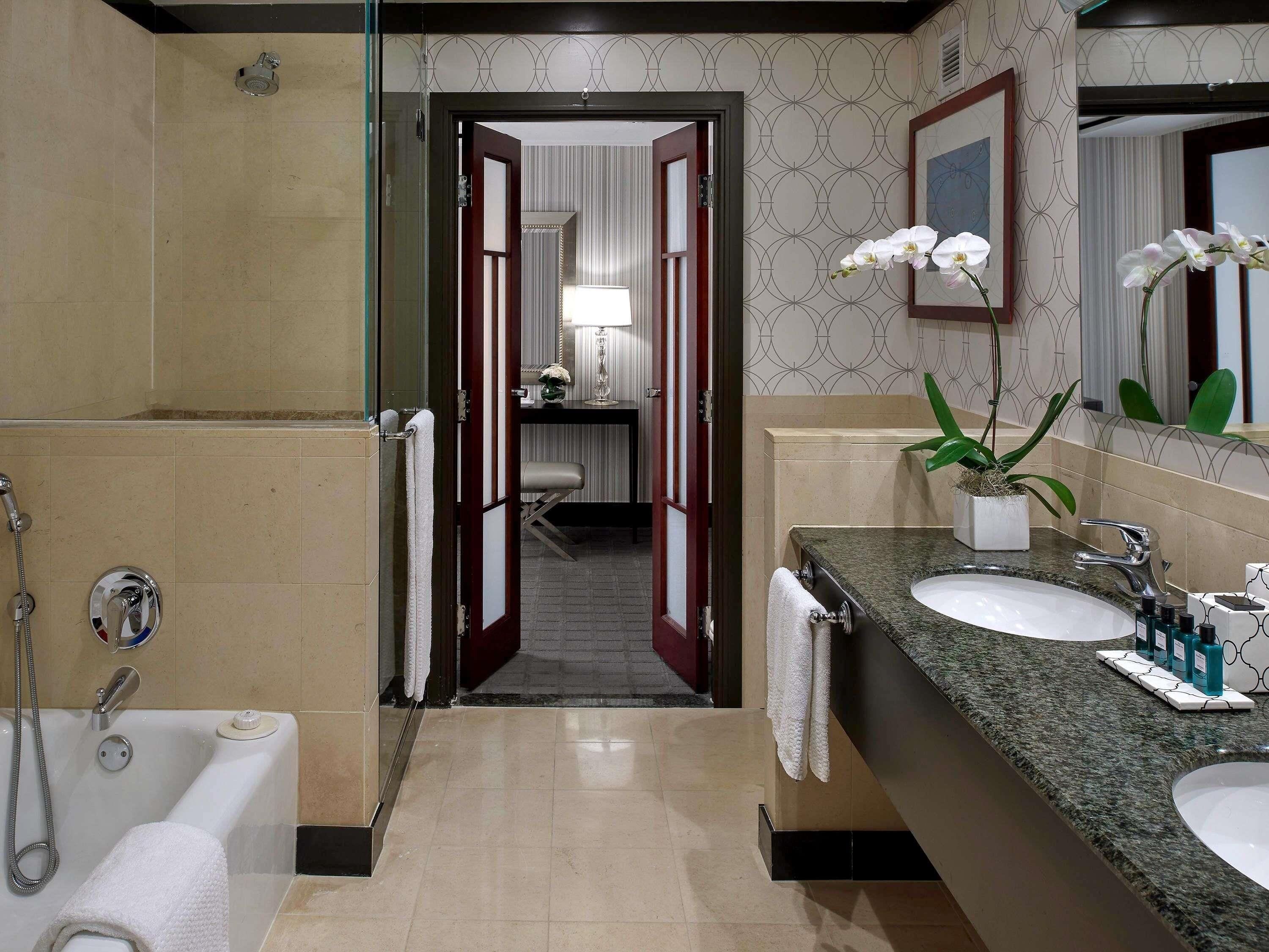 Ropa de cama de alta calidad y minibar 