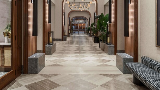 A spacious lobby with a checkered floor, wooden arches, and a modern chandelier. - Sofitel Philadelphia at Rittenhouse Square (Philadelphia)