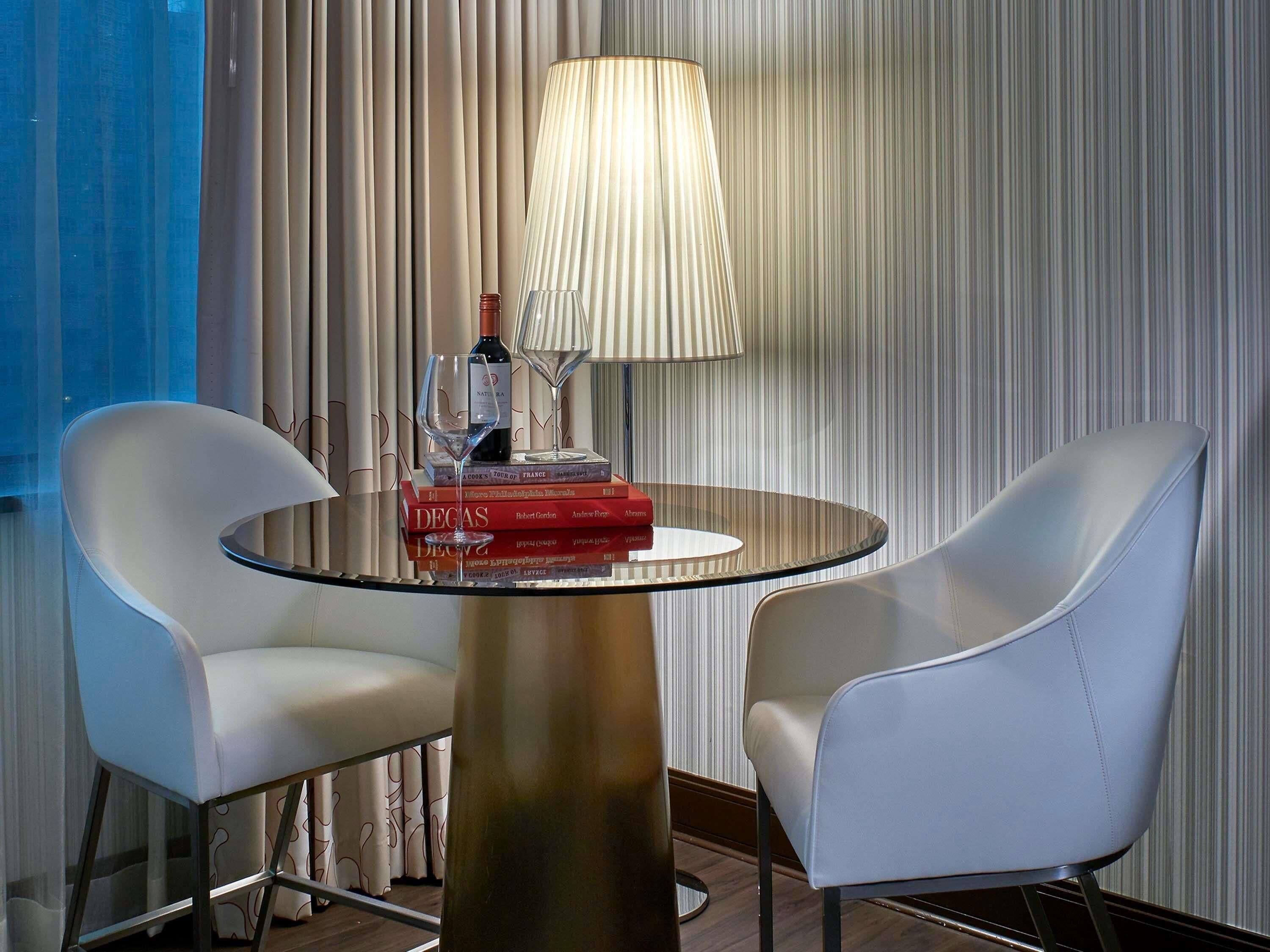 Ropa de cama de alta calidad y minibar 