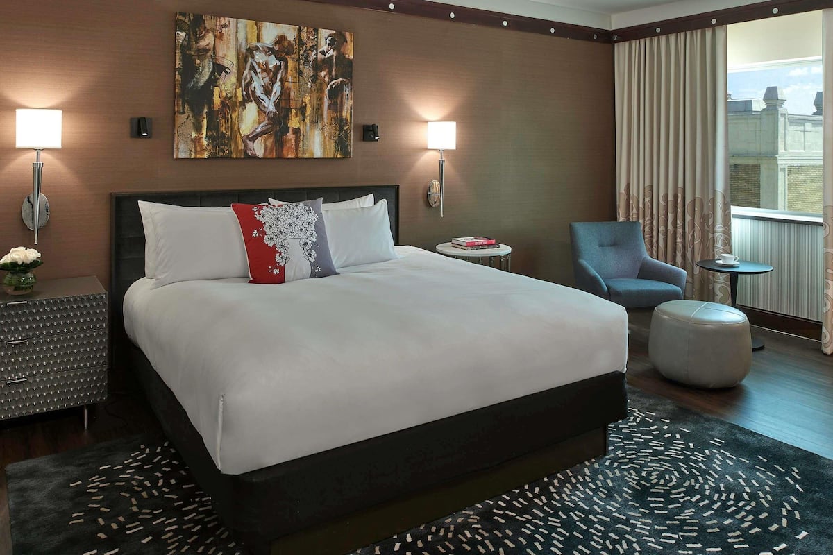 Premium bedding, minibar, in-room safe, desk