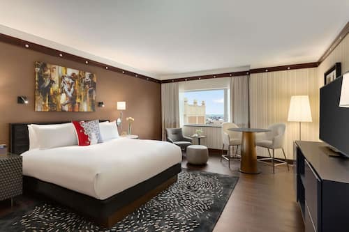 Premium bedding, minibar, in-room safe, desk