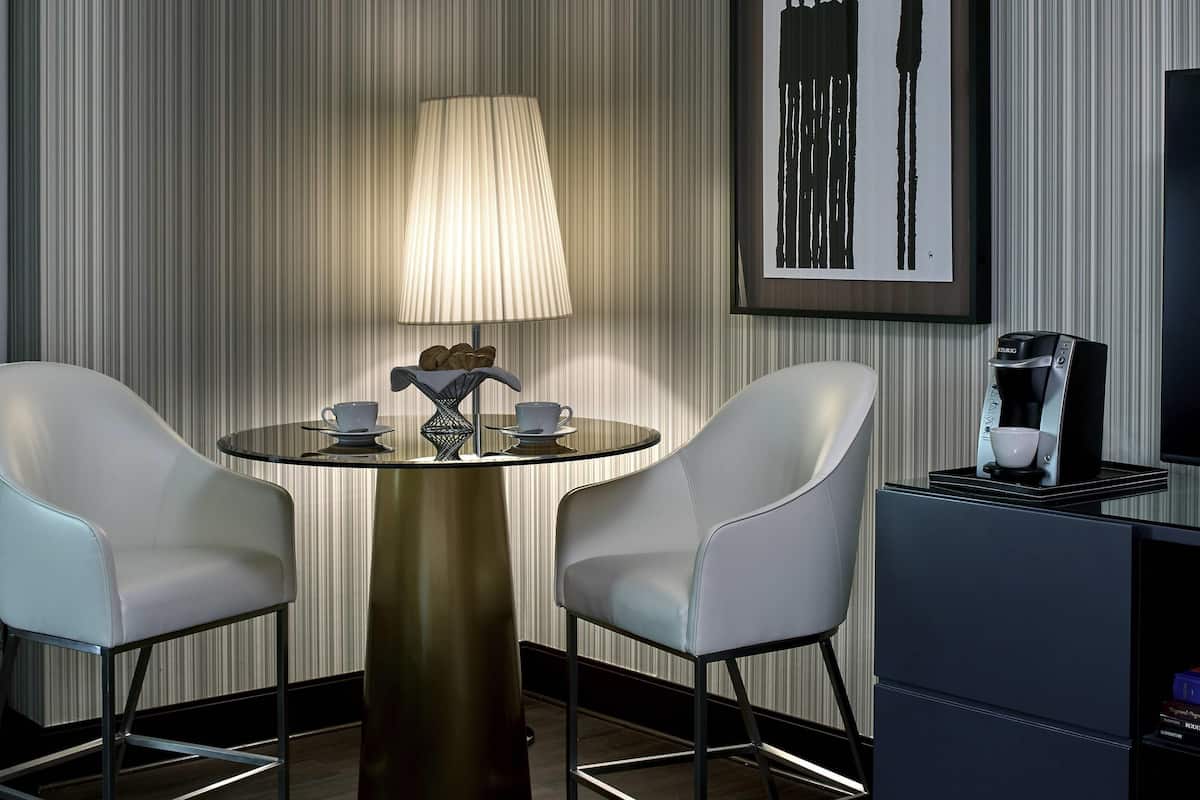 1 bedroom, premium bedding, minibar, in-room safe