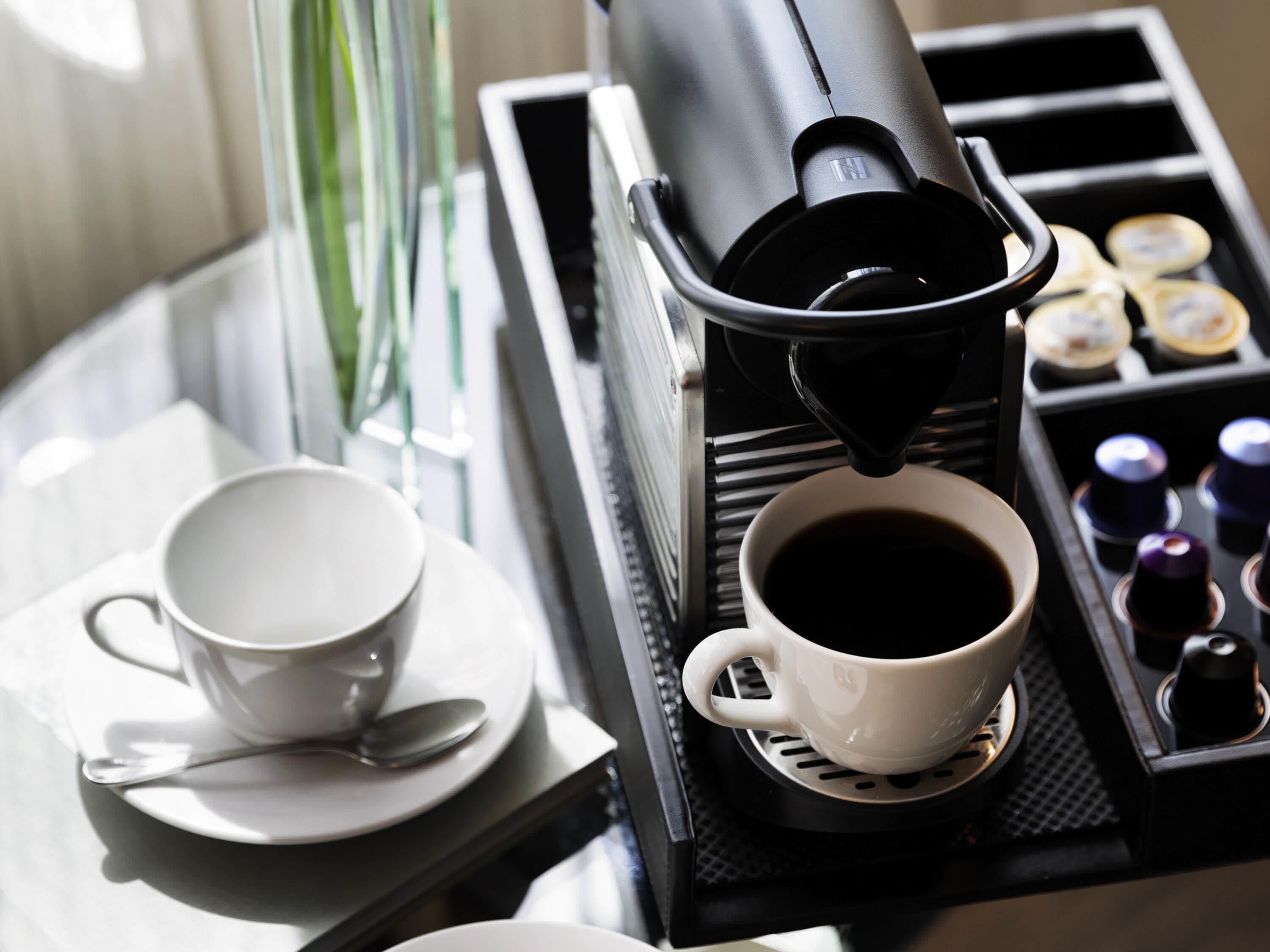 Premier Suite, 1 Bedroom, Corner (Prestige) | Premium bedding, minibar, in-room safe, desk