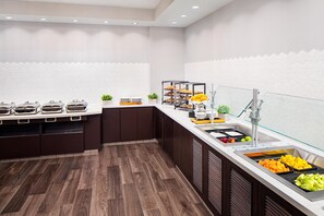 Daily cooked-to-order breakfast (USD 23.95 per person)