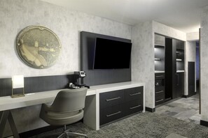 One Bedroom Suite, One King Bed | Premium bedding, Select Comfort beds, in-room safe, desk - Hilton Garden Inn Washington DC Downtown (Washington)