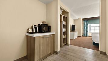 Deluxe Suite, Multiple Beds (2 Queen Beds with Sofa Bed) | Egyptian cotton sheets, premium bedding, pillowtop beds, desk