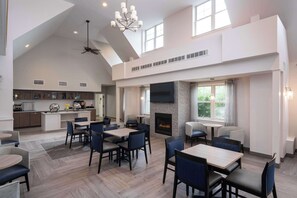 Lobby - Homewood Suites by Hilton Boston / Andover (Andover)