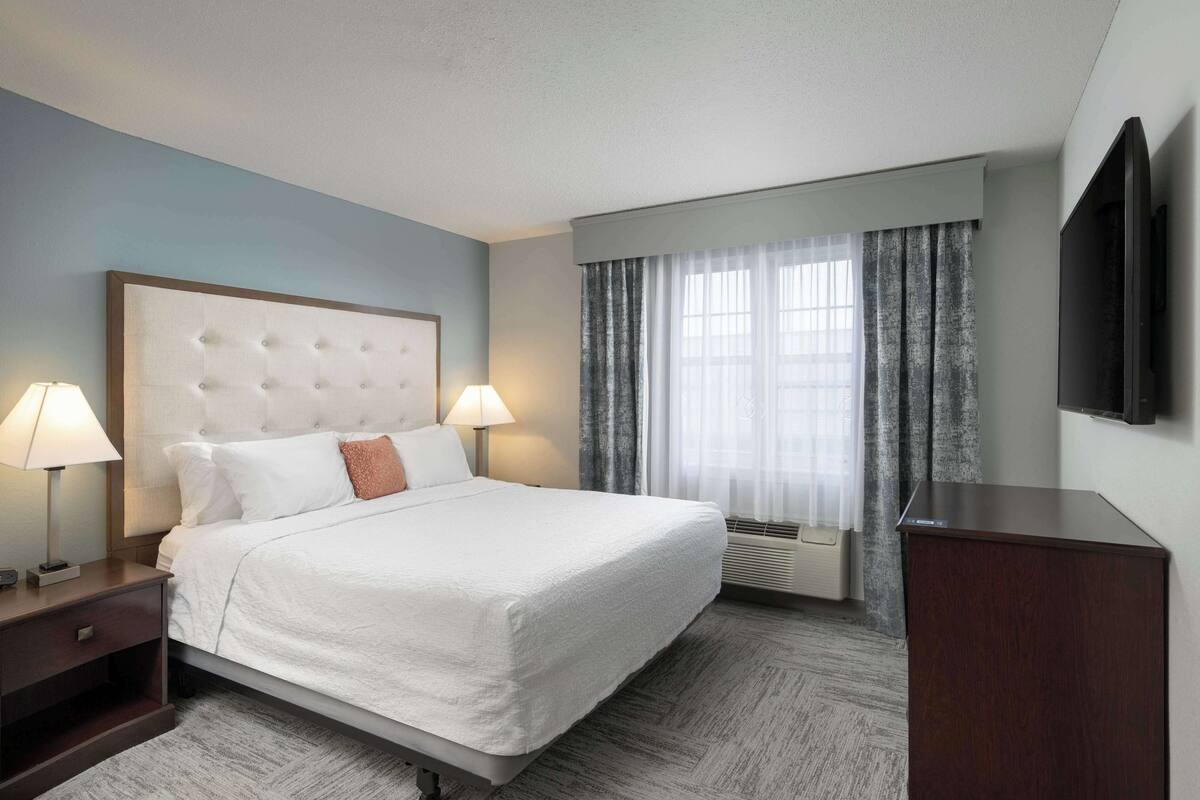 Suite, Accessible, Non Smoking | Premium bedding, down comforters, Select Comfort beds, desk