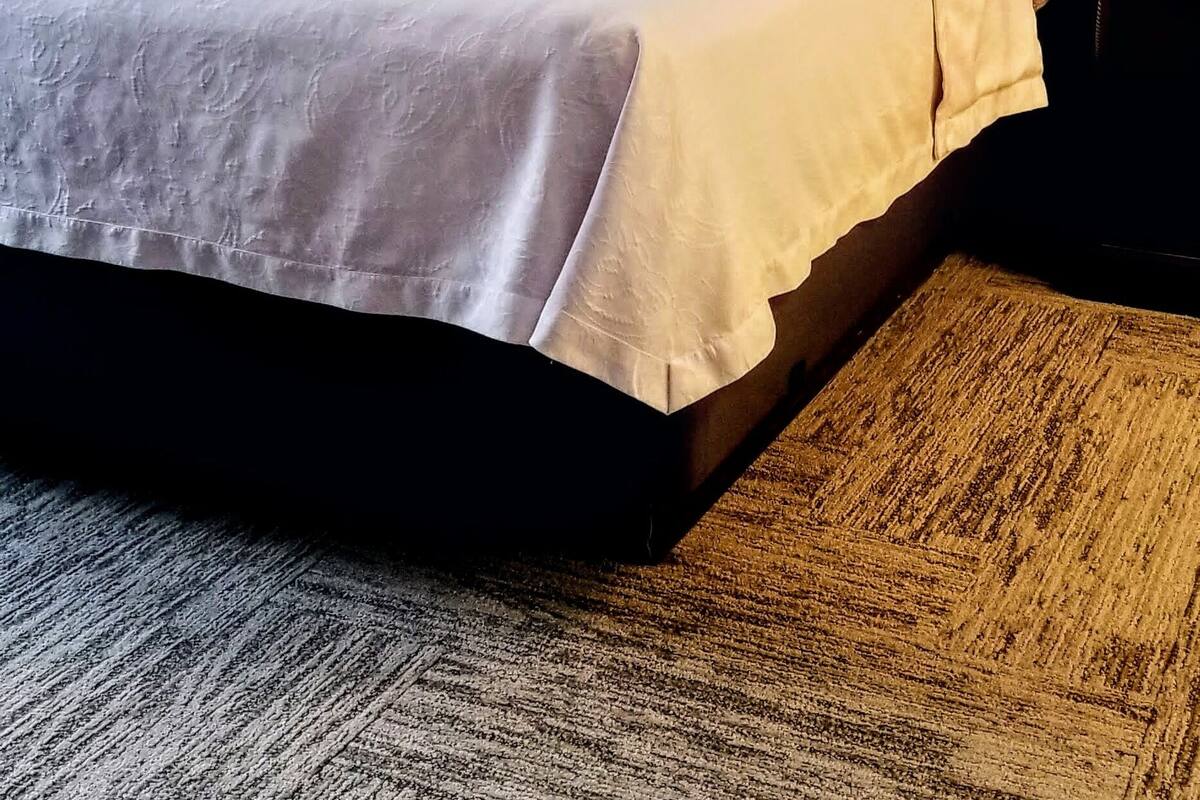 king, suite, 1 bedroom, non smoking | premium bedding, down duvets, select comfort beds, desk