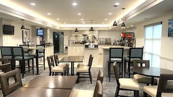 Petit déjeuner complet compris