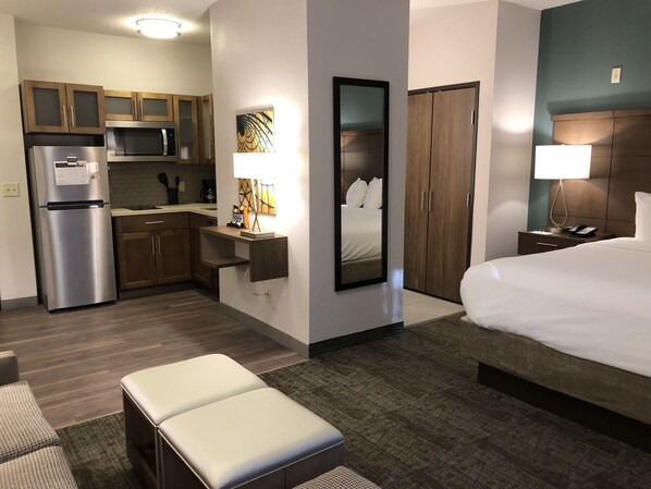 A hotel room with a bed, a desk, a kitchenette, and a bathroom. - Staybridge Suites Columbia by IHG (Columbia)
