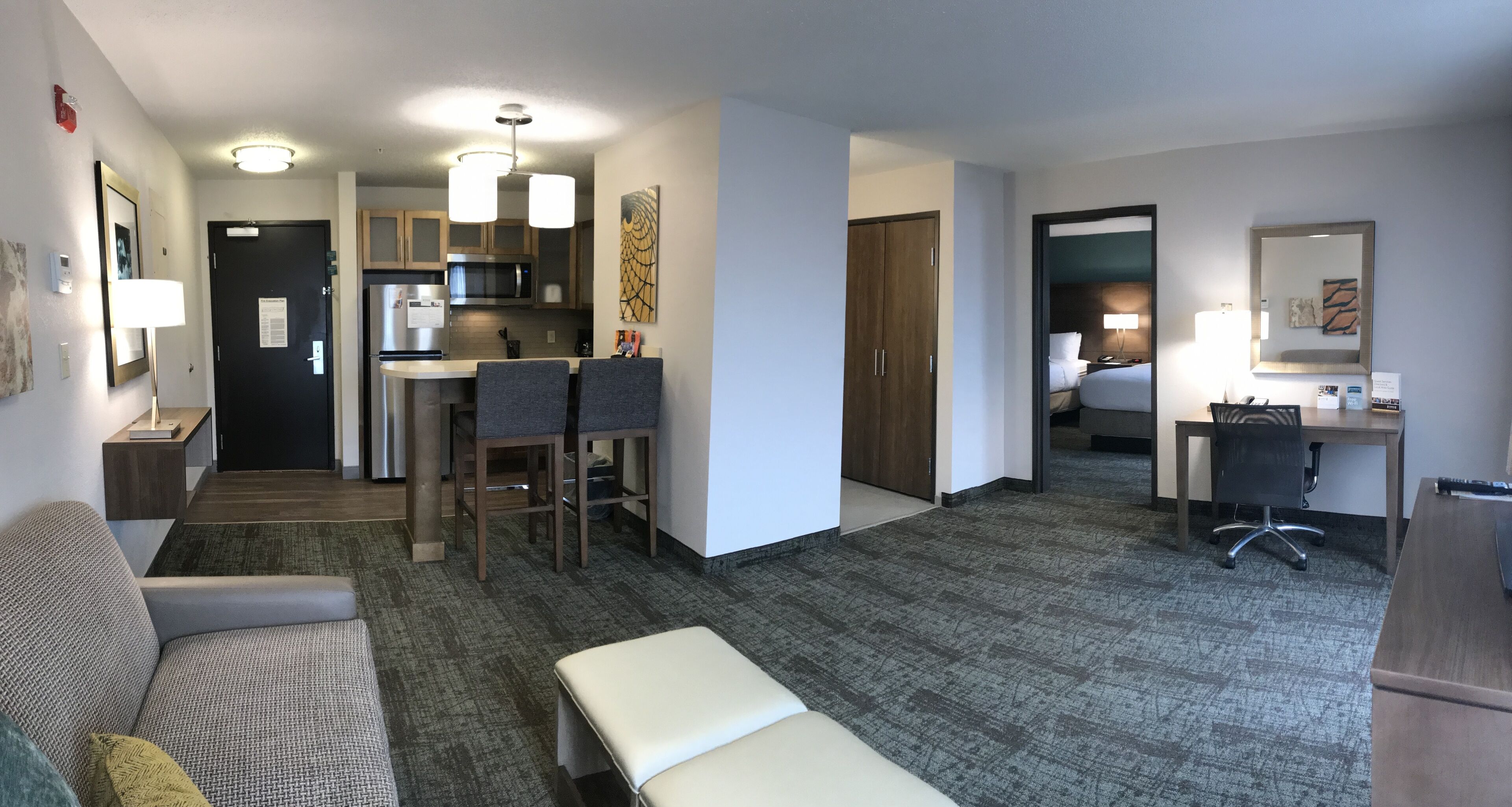 suite, 1 bedroom, kitchen | 1 bedroom, in-room safe, desk, laptop workspace