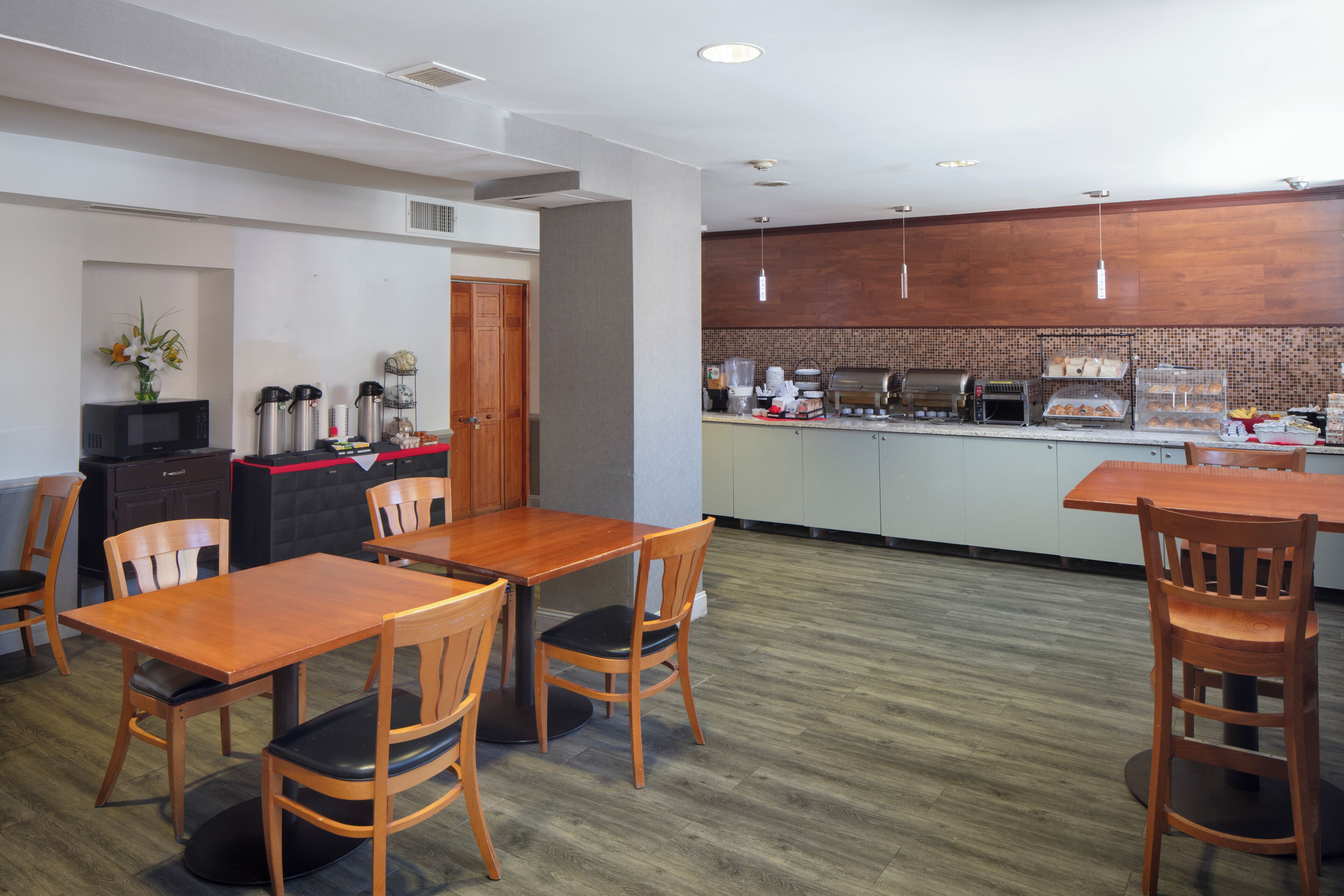 فطور أوروبي مجانًا يوميًا