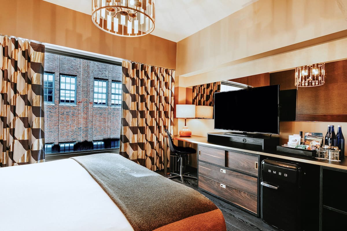 Standard Room, 1 King Bed (Roxy King)