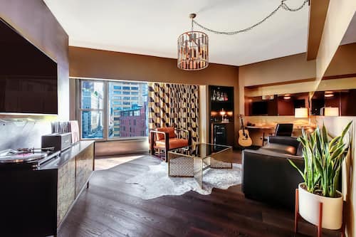 Deluxe Suite, 1 Bedroom | Egyptian cotton sheets, premium bedding, down comforters, pillowtop beds