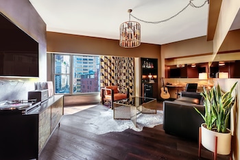Deluxe Suite, 1 Bedroom | Egyptian cotton sheets, premium bedding, down comforters, pillowtop beds at Roxy Hotel New York