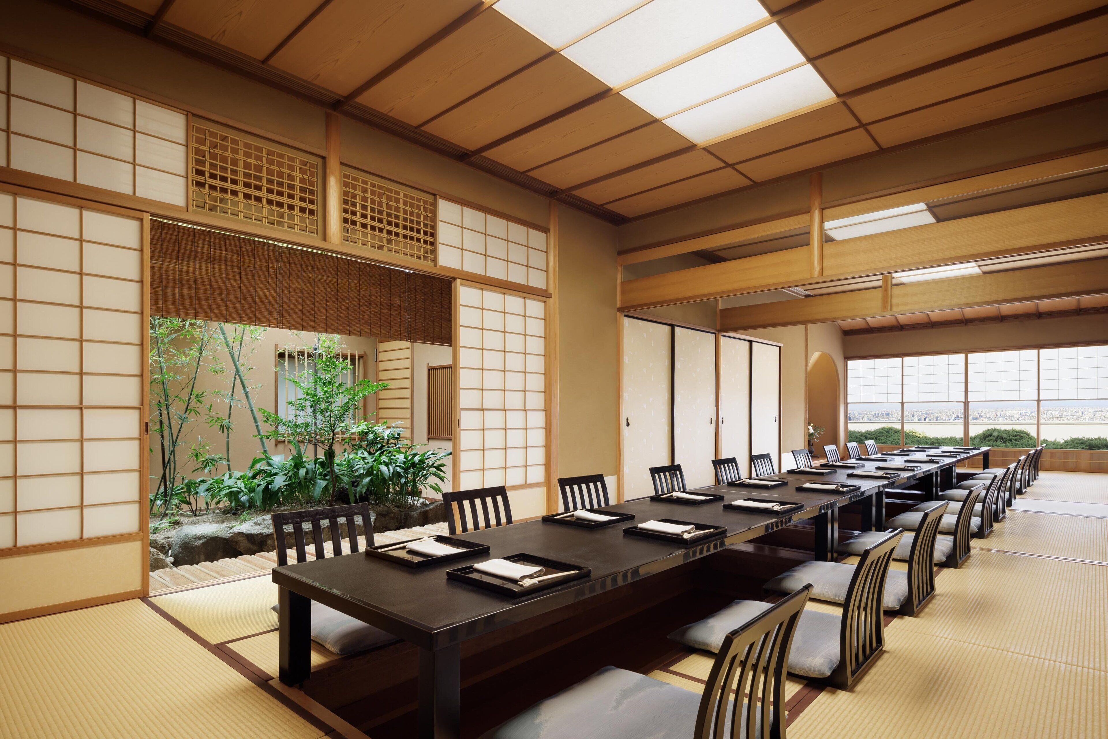 breakfast, lunch, dinner served; international cuisine