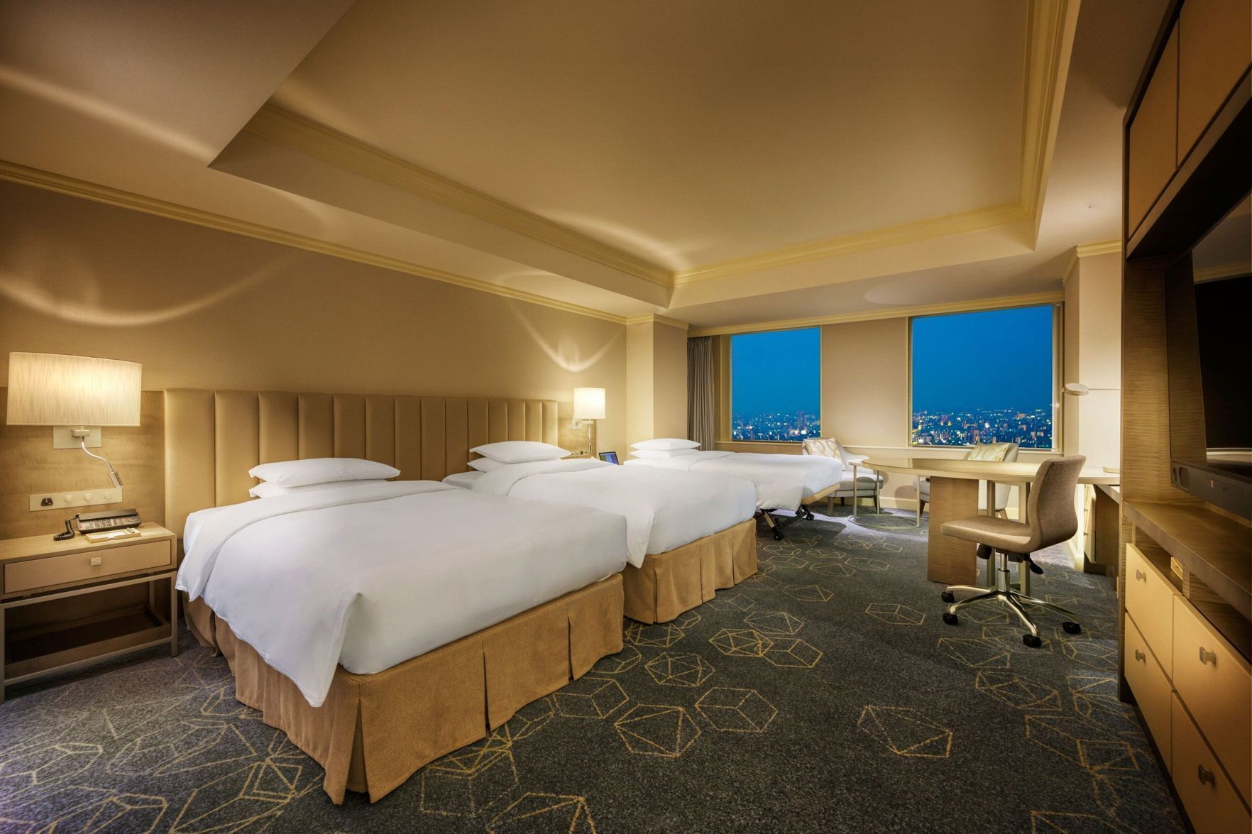 Ropa de cama de alta calidad, edredón y minibar 