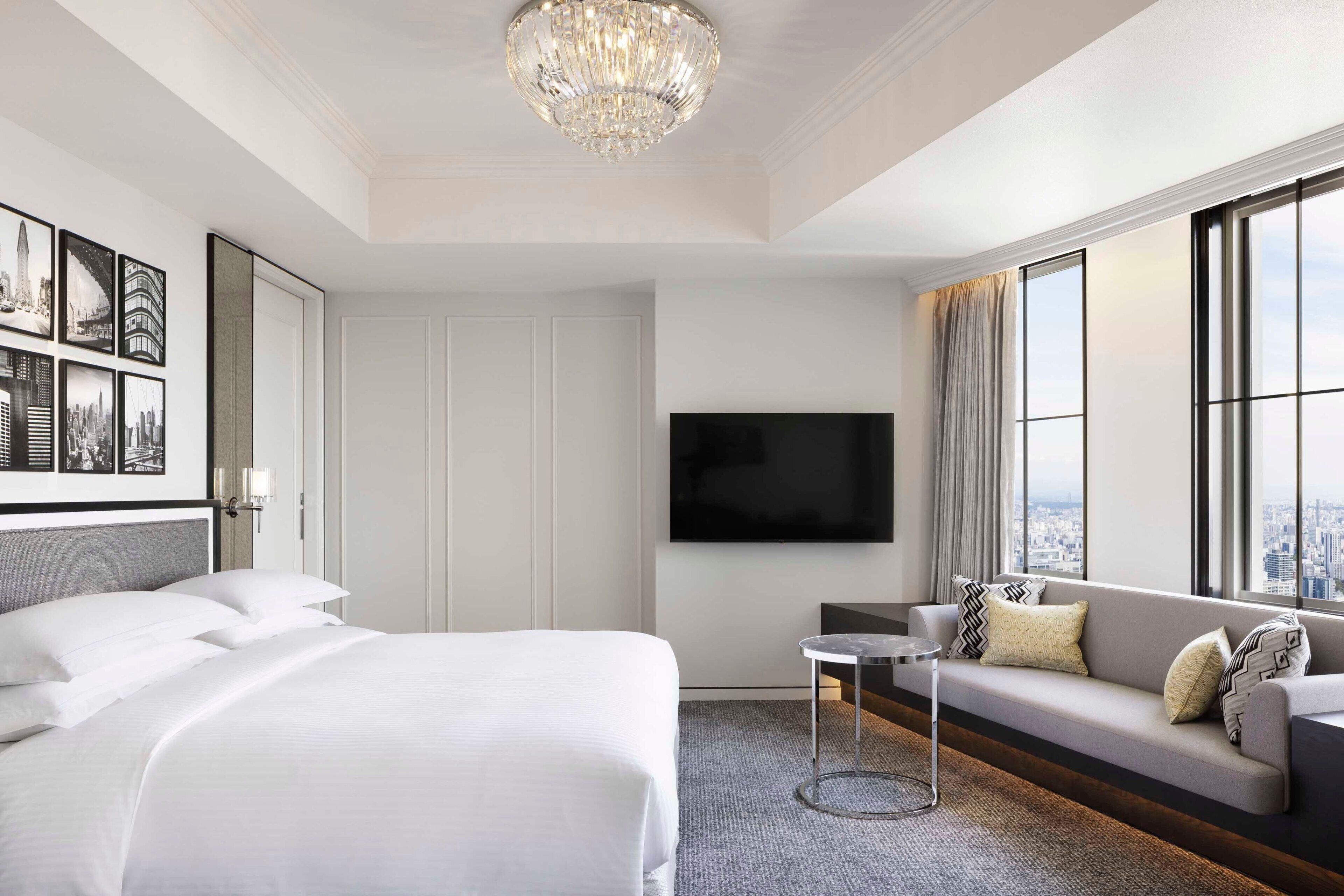 Club Suite, 1 King Bed, City View | Premium bedding, down comforters, minibar, in-room safe