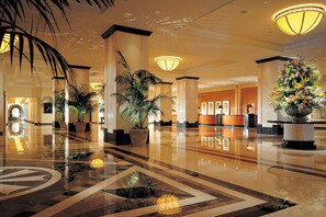 Lobby lounge
