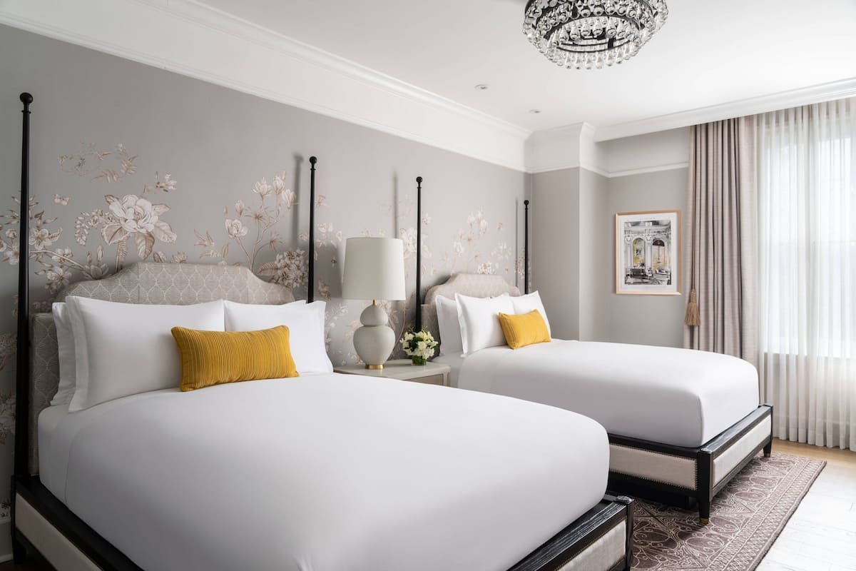 1 bedroom, Egyptian cotton sheets, premium bedding, down comforters