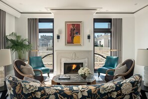 Smart TV de 65 pulgadas con canales vía satélite y televisión 