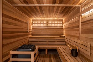 Salas de tratamiento para parejas, sauna y tina de hidromasaje 