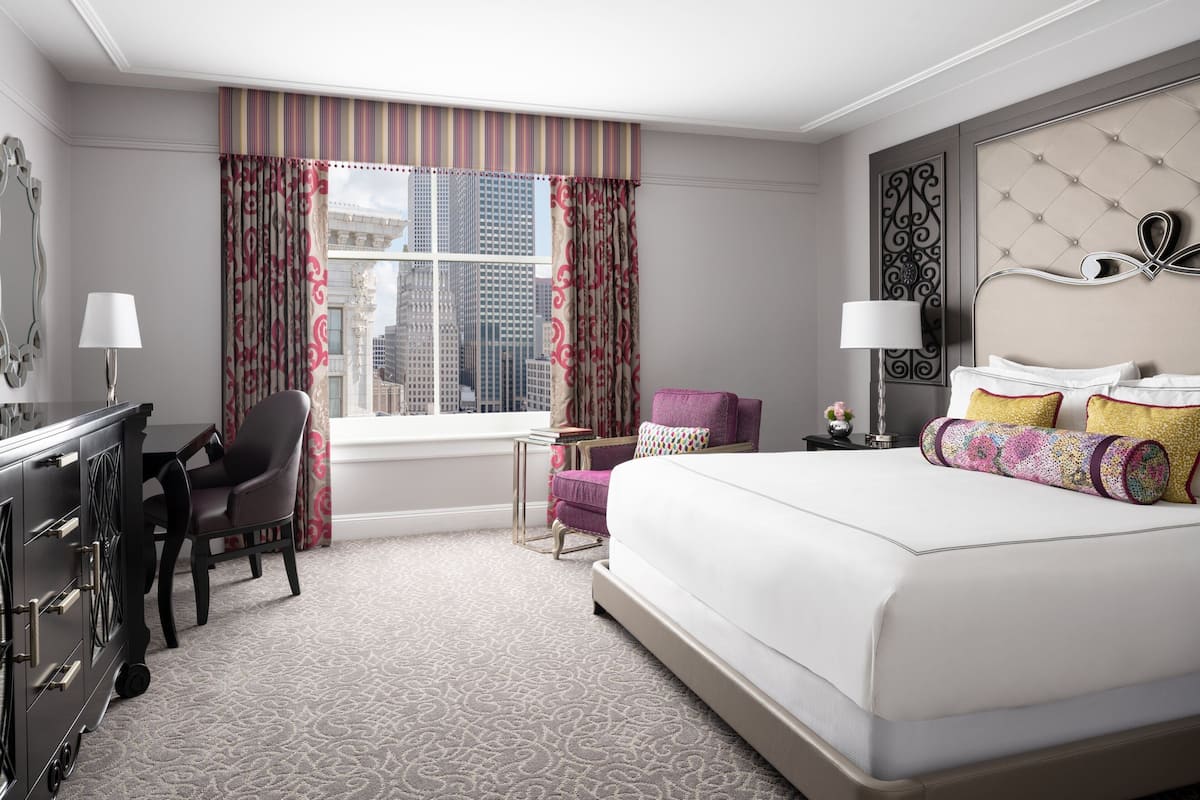 1 bedroom, Egyptian cotton sheets, premium bedding, down comforters