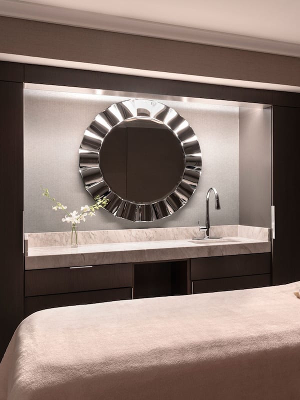 Couples treatment rooms, sauna, hot tub, steam room, body treatments