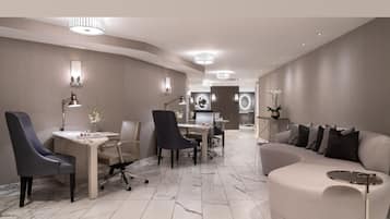 Couples treatment rooms, sauna, hot tub, steam room, body treatments