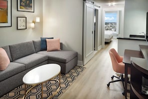 42-inch flat-screen TV with satellite channels, TV - Courtyard by Marriott New Orleans French Quarter/Iberville (New Orleans)