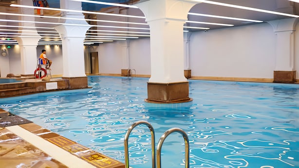 An indoor swimming pool with clear water, a lifebuoy, and a ladder. - Holiday Inn Shenzhen Donghua by IHG (Shenzhen)