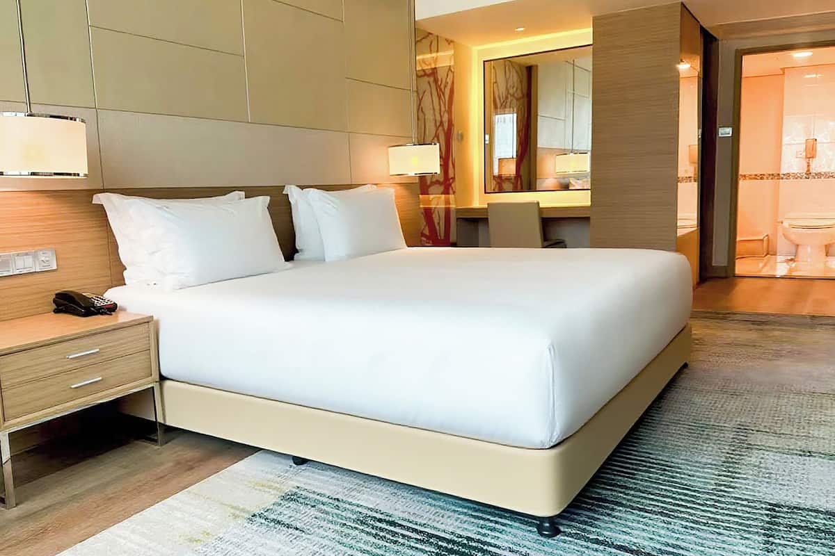 1 bedroom, premium bedding, minibar, in-room safe