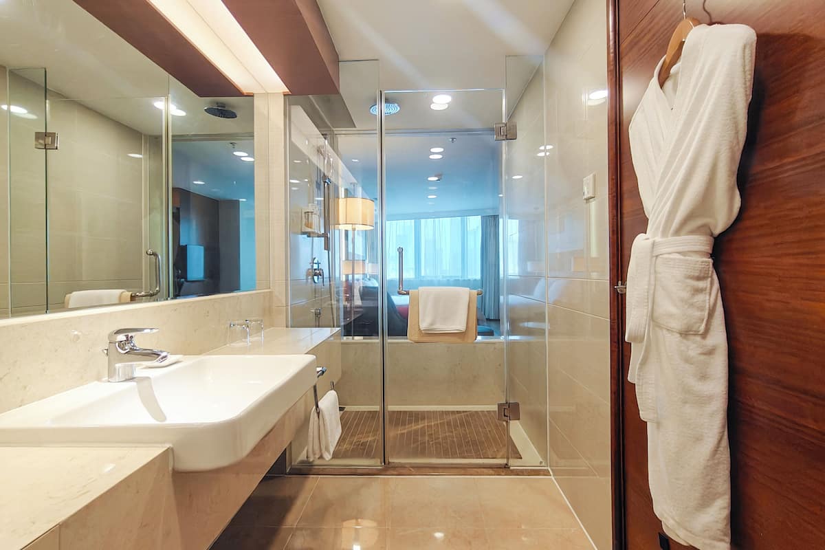 separate bathtub and shower, deep-soaking bathtub, rainfall showerhead