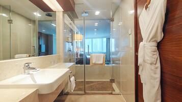Separate bathtub and shower, deep-soaking bathtub, rainfall showerhead