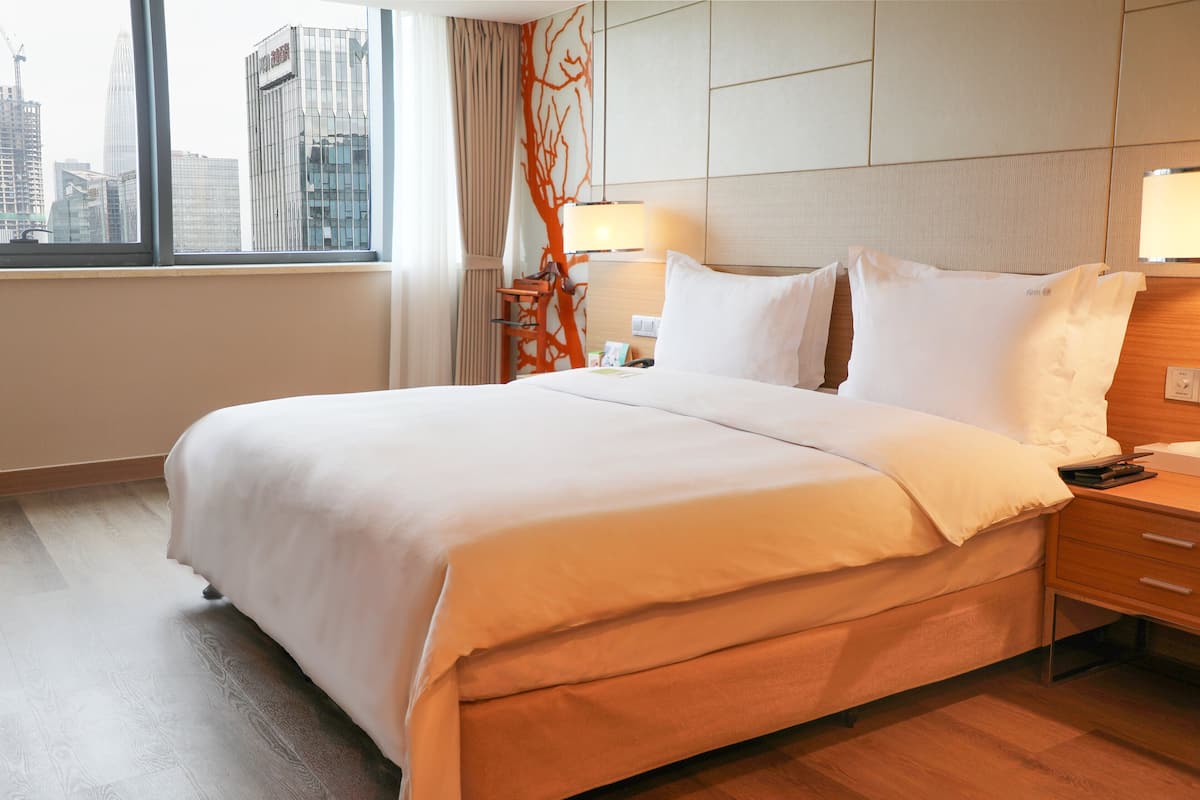 1 bedroom, premium bedding, minibar, in-room safe